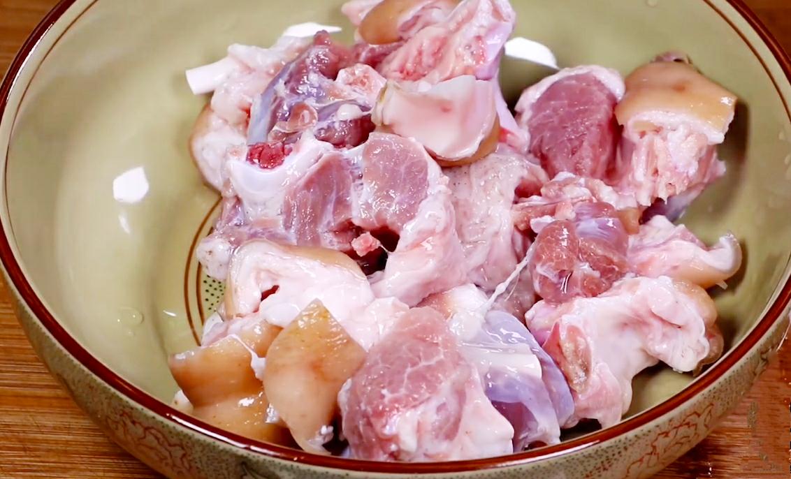 炖猪蹄怎么弄没有油,炖猪蹄用铁锅炖出来太硬怎么办