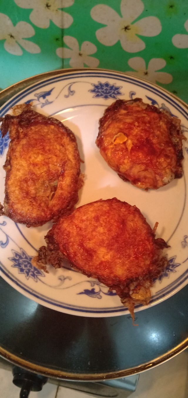 我的夜宵三个煎鸡蛋，人无外财不富马无夜草不肥。