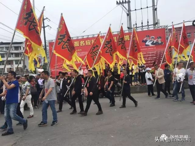 阜南张氏祠堂落成庆典仪式,张氏祠堂唱戏人山人海