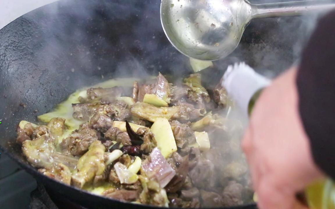 炒鸭肉怎样炒最好吃,怎么炒鸭肉最好吃又简单