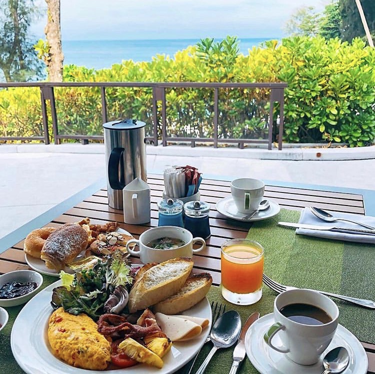 这家藏在普吉岛的酒店，一个网红泳池将美女云集的酒店