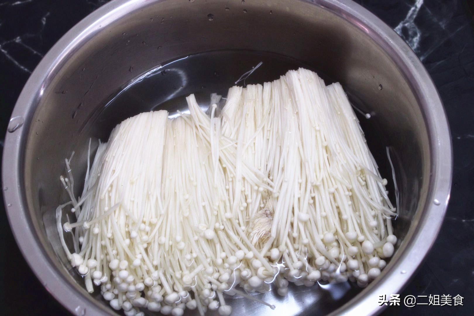 金针菇怎么放可以长时间保鲜,金针菇放冰箱时间长了还可以吃吗