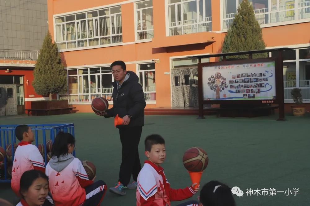 神木第一小学拔河比赛,小学体育优质课简报