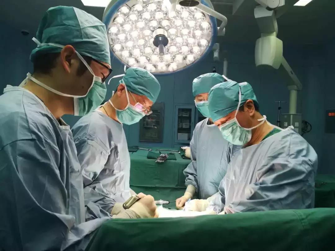 脂肪肉瘤侵犯小肠,肉瘤侵犯胸肋骨