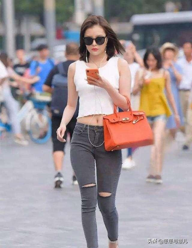 精致的瑜伽裤装扮彰显女神风范,时髦大方的瑜伽穿搭展现