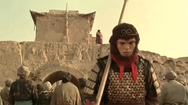 为钱反咬恩师,好友葬礼宣传新剧,六小龄童:完美诠释人如何变猴