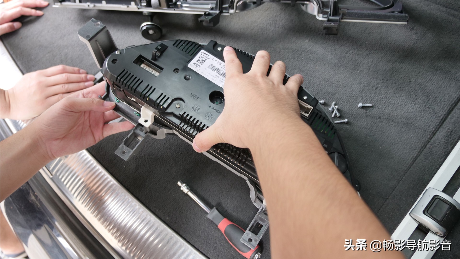 奥迪q7改内饰导航,奥迪q7改装大屏导航线束