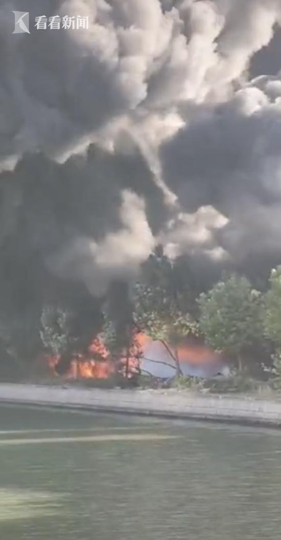 【法治热点早知道】拘！网红酒后直播，当场拨打110扬言要酒驾，气焰嚣张！