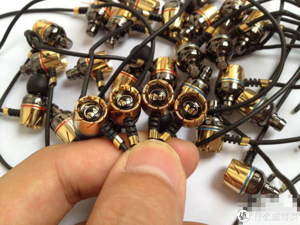 89元的JBLX安德玛联名耳机？某鱼陪审团告诉你别傻了