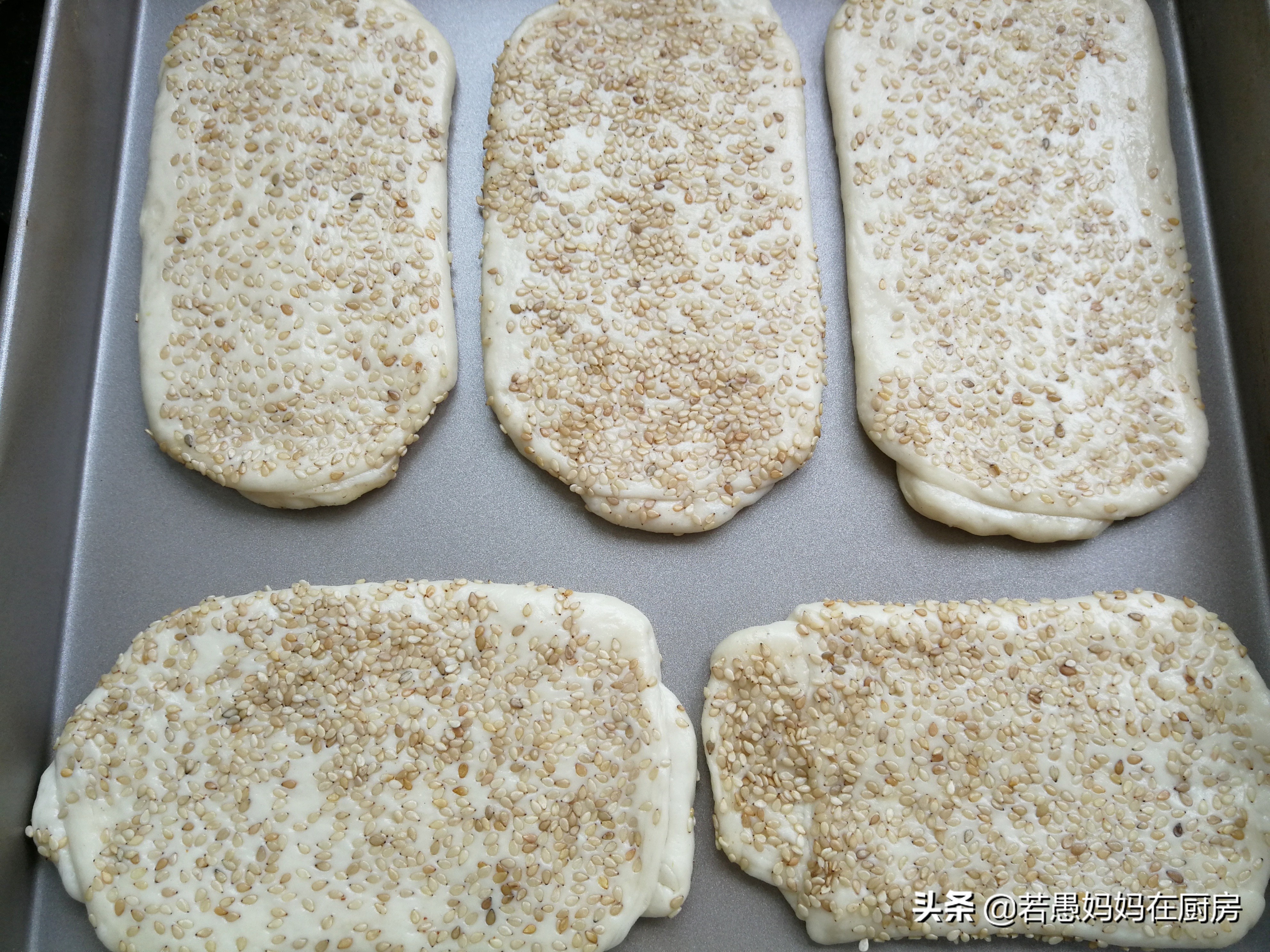 路边摊油酥烧饼怎么做,路边摊芝麻饼的做法