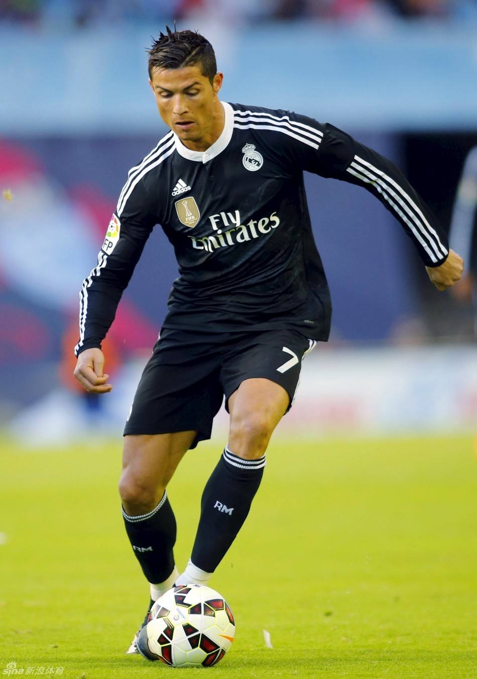 梅西伪9号和右边锋,梅西c罗谁更强终于说出了