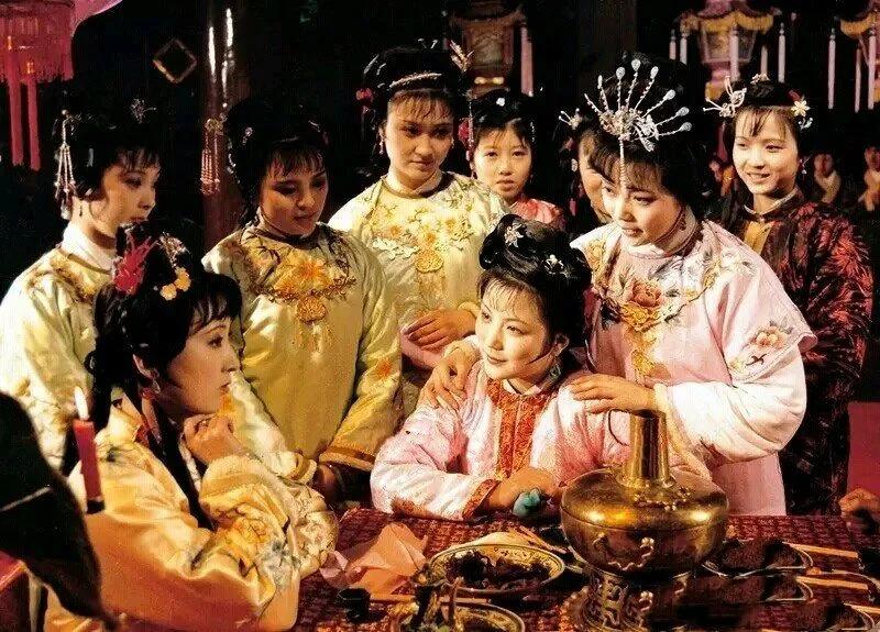 周汝昌创作的红楼梦有关的诗词,红楼梦十首最经典的诗词