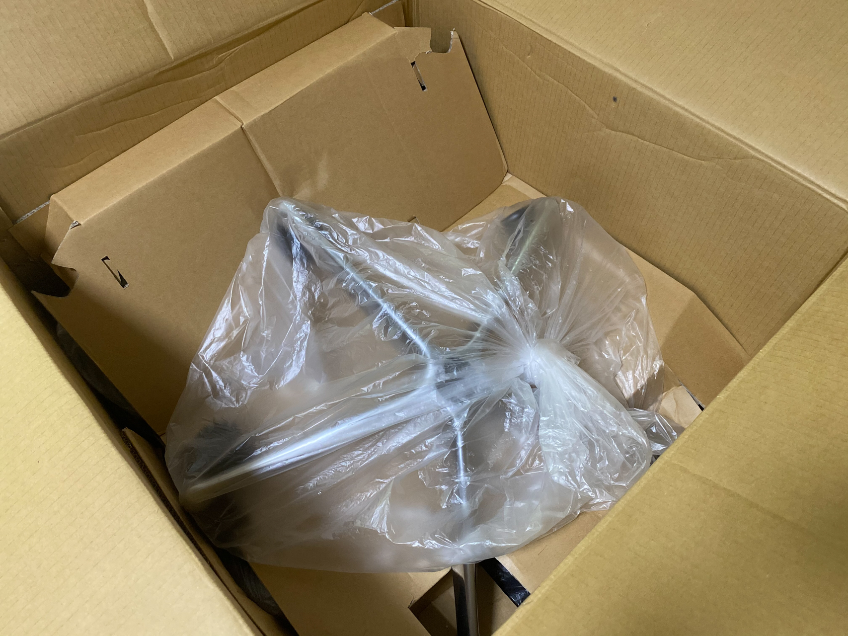 冈村电脑椅测评,冈村contessa一代和二代