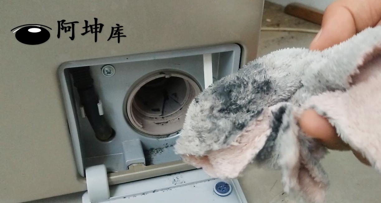 洗衣机内壁脏东西如何清理,洗衣机怎么清洗排污口里的脏东西