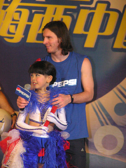 梅西被卡卡球迷骂过吗视频,球迷骂梅西完整视频