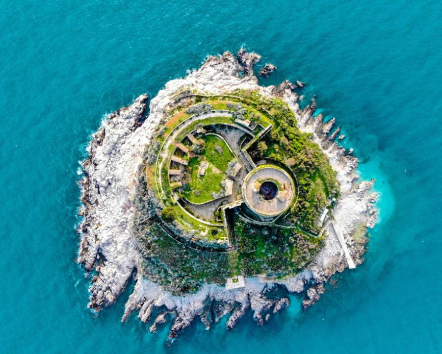 双TSA密码锁，可以侧开，还有笔记本平板电脑专用隔层