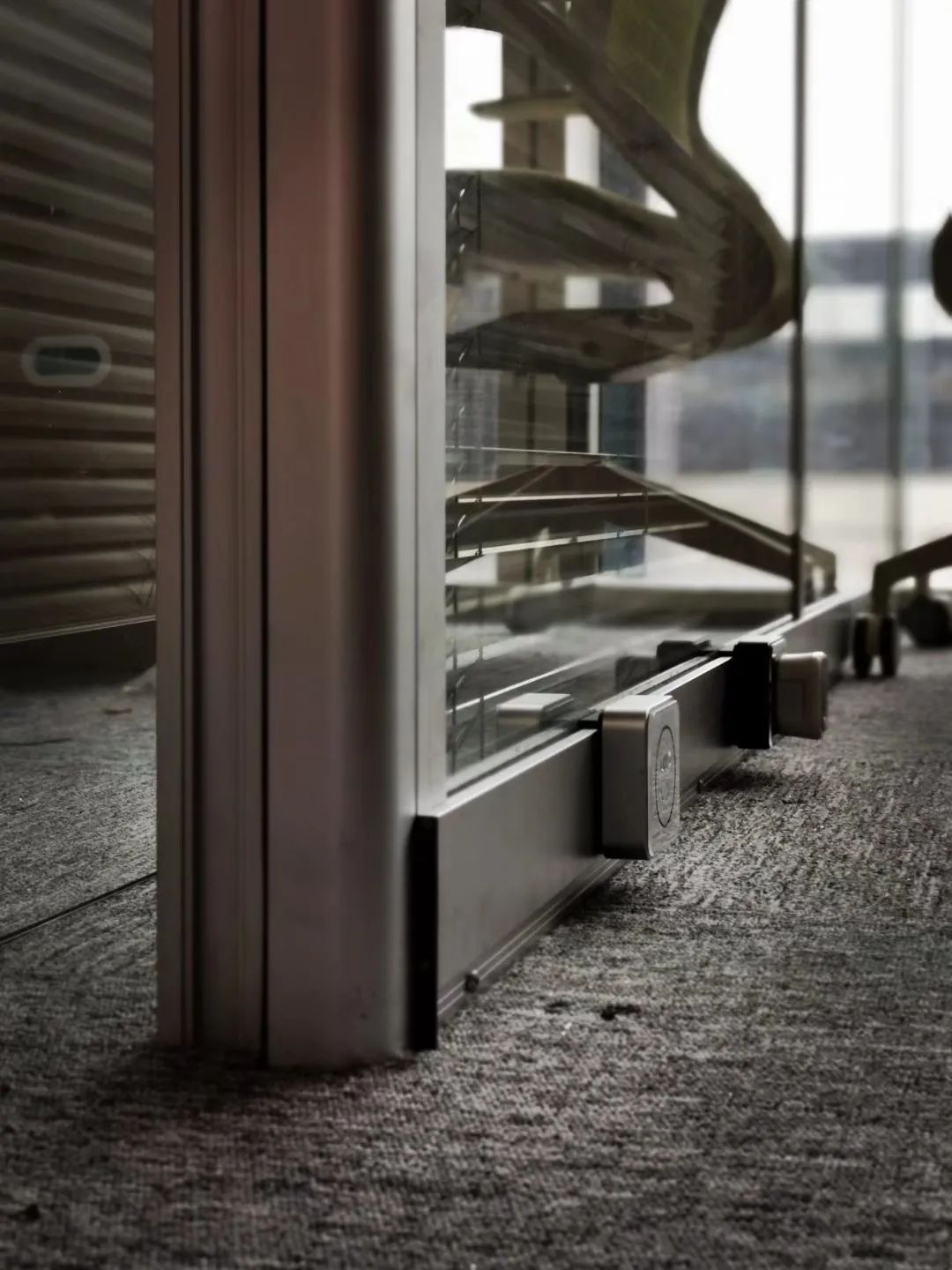 艾宝沃轨道插座,艾宝沃轨道插座怎样拆开