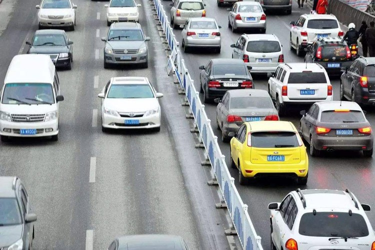 怎样跟车防加塞,如何跟车避免追尾