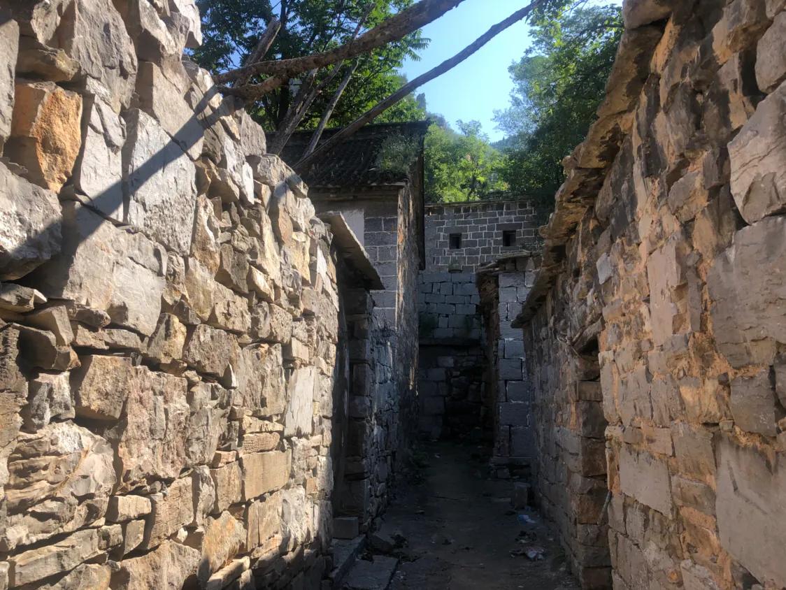 走进太行山深处山村,走进古老的石头村