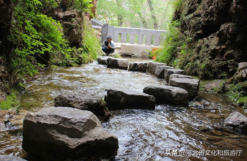 沕沕水景区几月份去最好,沕沕水水帘洞和百丈飞瀑