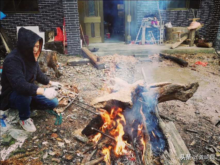 根雕小茶桌泡茶,用根雕茶桌喝茶