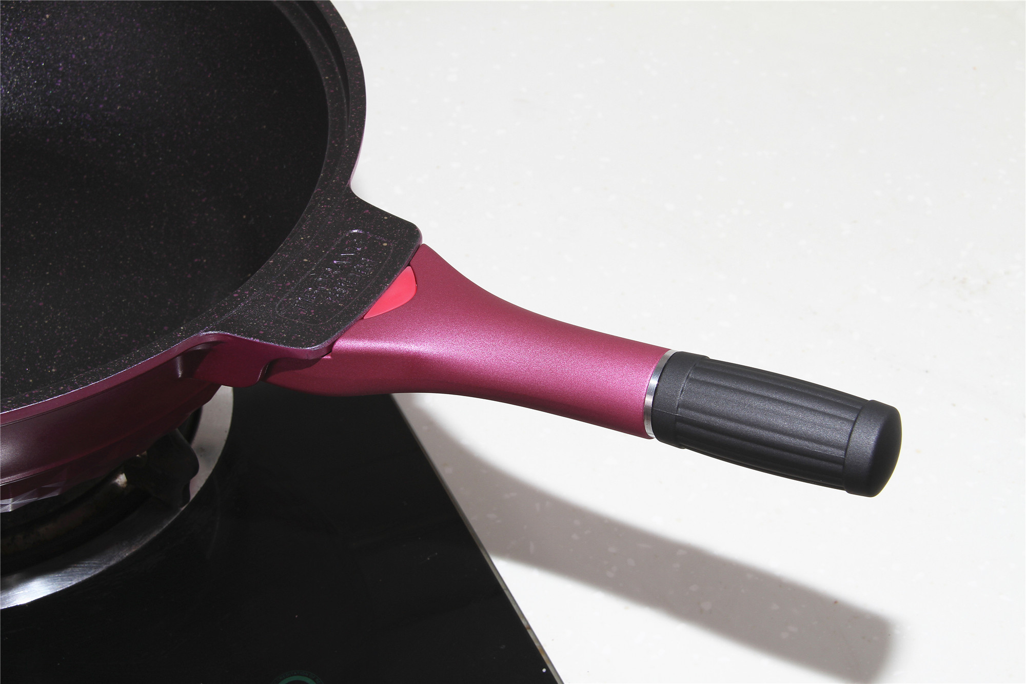 一锅顶八锅，不粘锅里面的小妖精——英国帝伯朗钛钻不粘锅