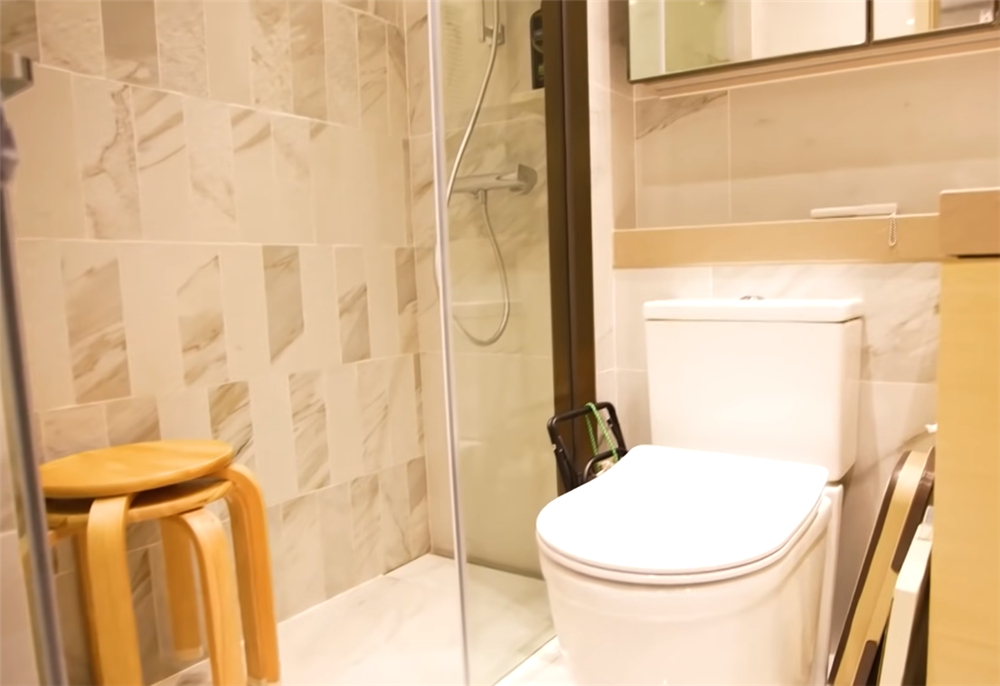 28岁香港夫妻买下35m2蜗居,香港一家三口买下27㎡蜗居