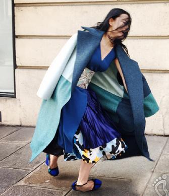 崴脚热敷后抹药还是热敷前抹药,崴脚后多少天可以热敷