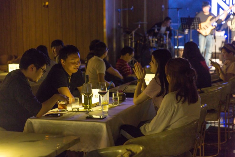 上海仅118元抢313元FIM西餐音乐酒吧3人餐~扒烤新西兰羊排+...