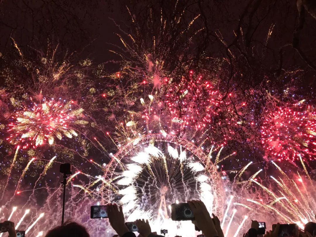 鍦ㄧ編鏈鏍″嵈涓嶅缇庢湳,浼﹁壓涓婂