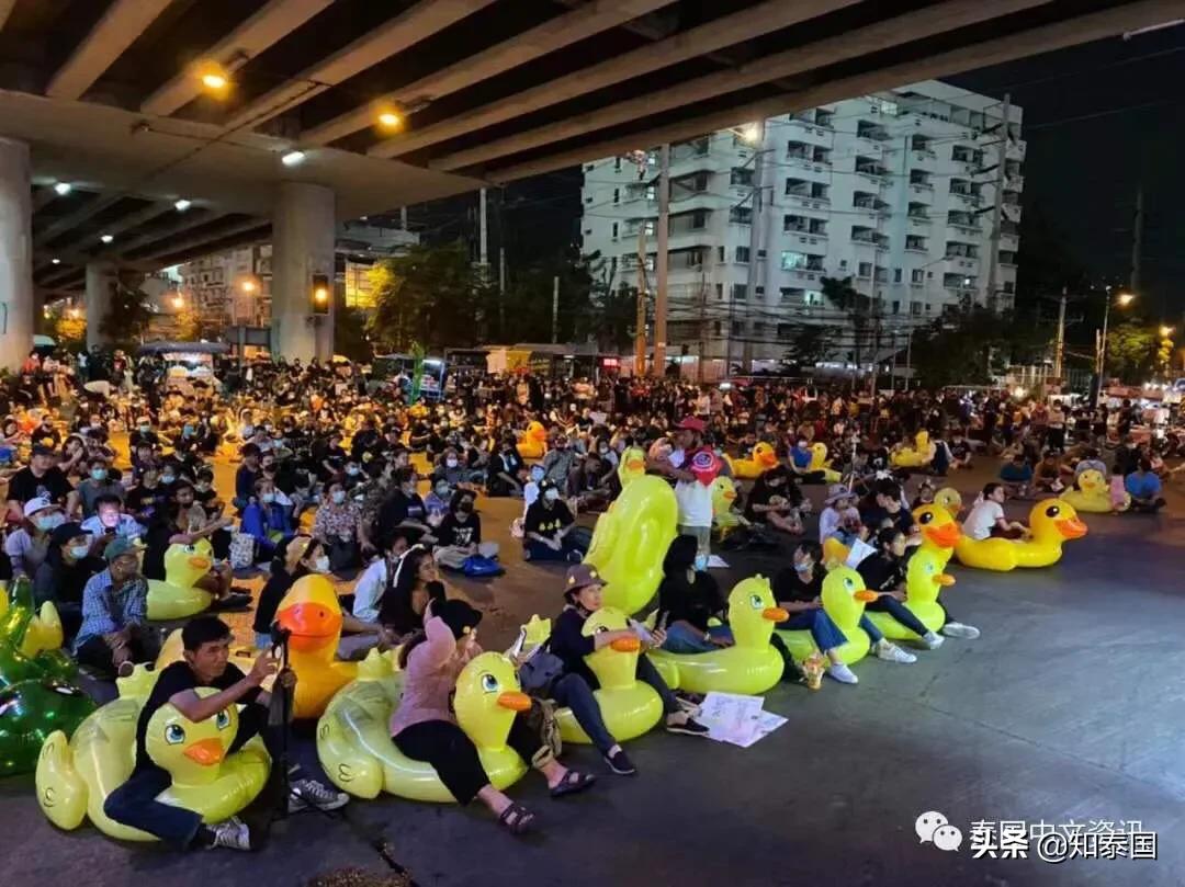 泰国还挺得住吗？*行游**大军直逼十世王皇家护卫队！