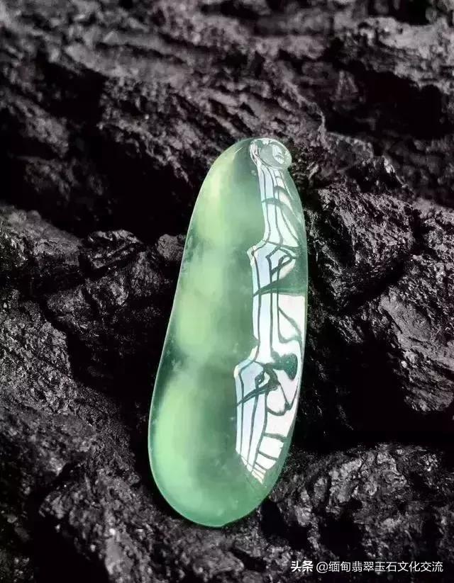 翡翠最简单的保养方法是用水泡吗,翡翠保养方法分享如何保养翡翠