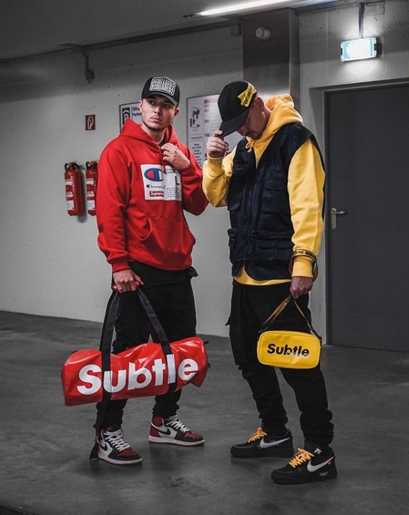 小型挎包时尚穿搭,单肩斜挎大包小众设计