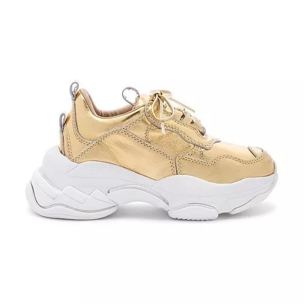 人生处处是陷阱万分小心,人生处处有坑我们要擦亮双眼