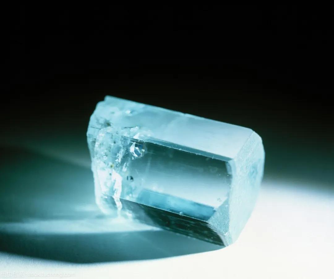 多维度认识鲜红斑痣,蓝色宝石是几月生辰石