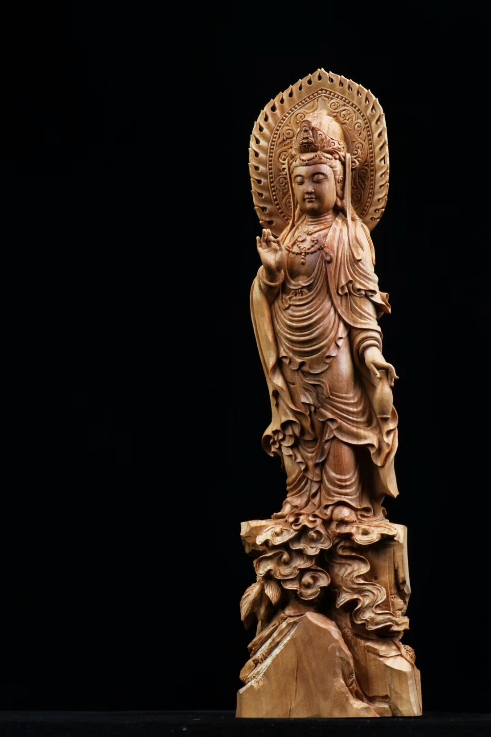 木雕用什么材质的最好,常见的木雕材料一般分为两大类