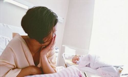 生完宝宝情绪波动,生完孩子宝妈情绪
