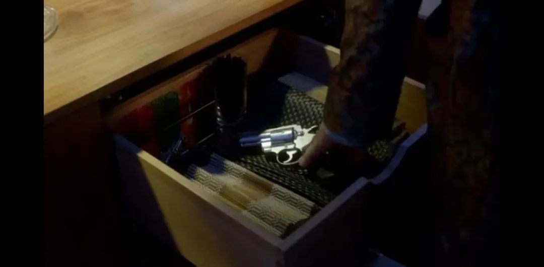 英剧9号秘事全部,英剧9号秘事讲的什么事