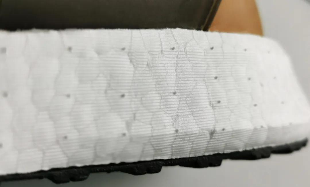 adidas踩屎感最好的鞋子,踩屎感运动鞋推荐阿迪达斯