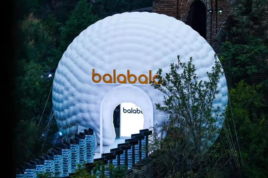 爬雄伟长城,看balabala“羽你相绒”大秀,孩子们的冬天充满想象