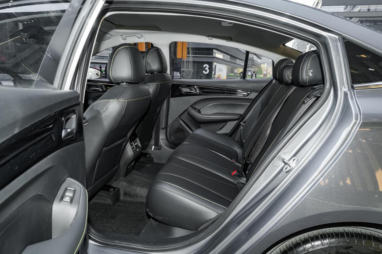 8万出头买顶配荣威i5,荣威i5测评同级别高性价比之选