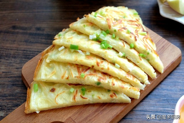 土豆面粉饼的做法电饼铛,土豆饼不加鸡蛋家常做法电饼铛