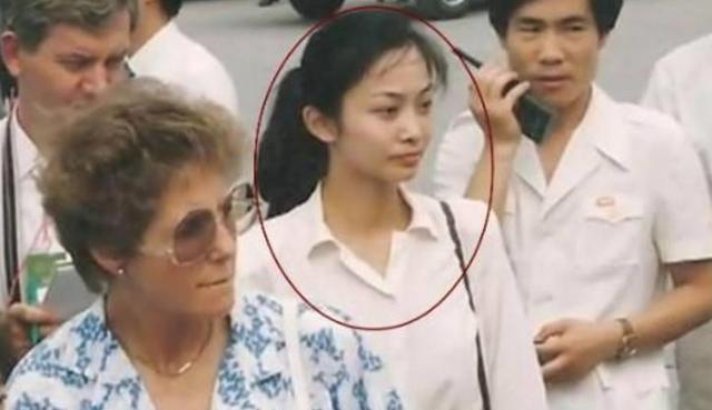 中国第一女保镖，曾获得过“北京小姐”的季军，还是位法学学士