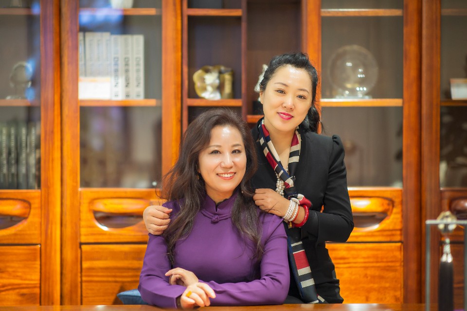 旗袍与家具,当古典家具遇上旗袍