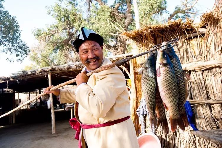 罗布泊楼兰故地地球之耳,若羌地球之眼