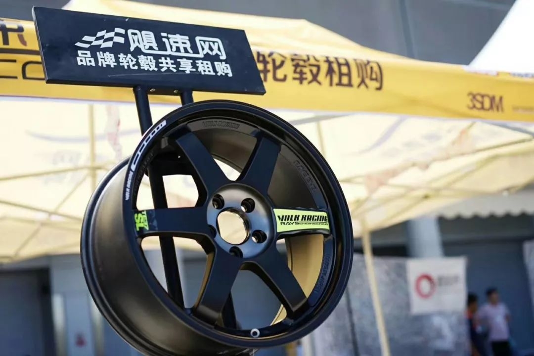 玩改装车的骚年们,没有一套精致的轮毂都不好意思出门!