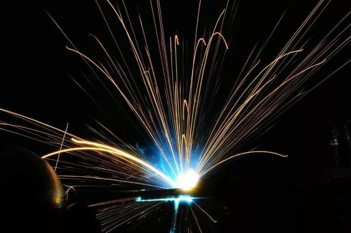 用电焊焊立缝怎样焊出鱼鳞纹,电焊立焊鱼鳞焊手法