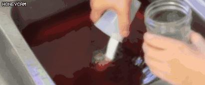 衣服开水烫皱了熨不平怎么办,洗皱了的衣服不熨怎么弄平