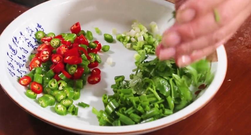 为什么油炸花生米不容易坏,油炸花生米炸得糊了怎么办