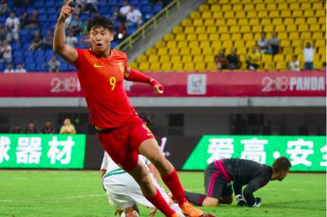 国足铁卫教科书式单防,足球中后卫铁卫